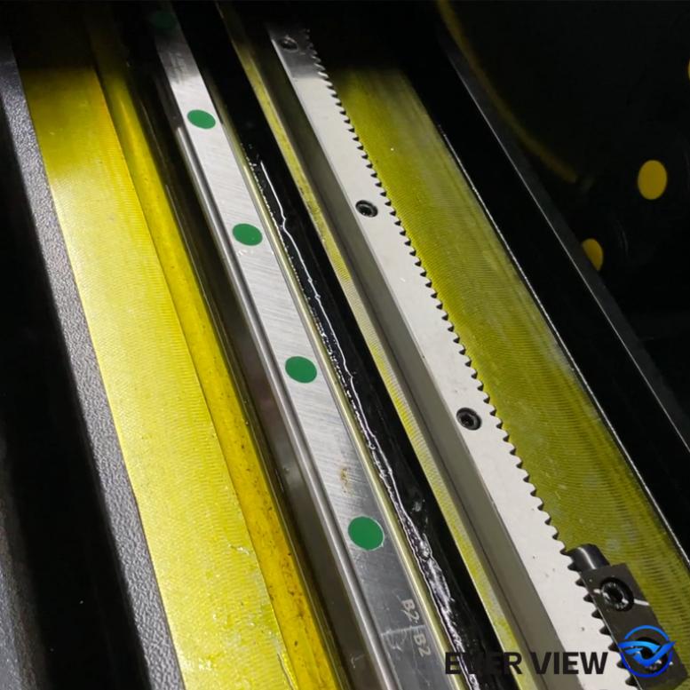 Lazer kəsmə maşınlarına gündəlik texniki qulluq üçün əsas məqamlar hansılardır? EVER VIEW Machinery sizə avadanlıqlarınızın xidmət müddətini necə uzatmağı öyrədir.